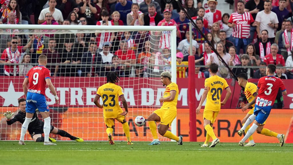 Tarde para olvidar de Sergi Roberto tras regalar el 2-2 que propició la remontada del Girona
