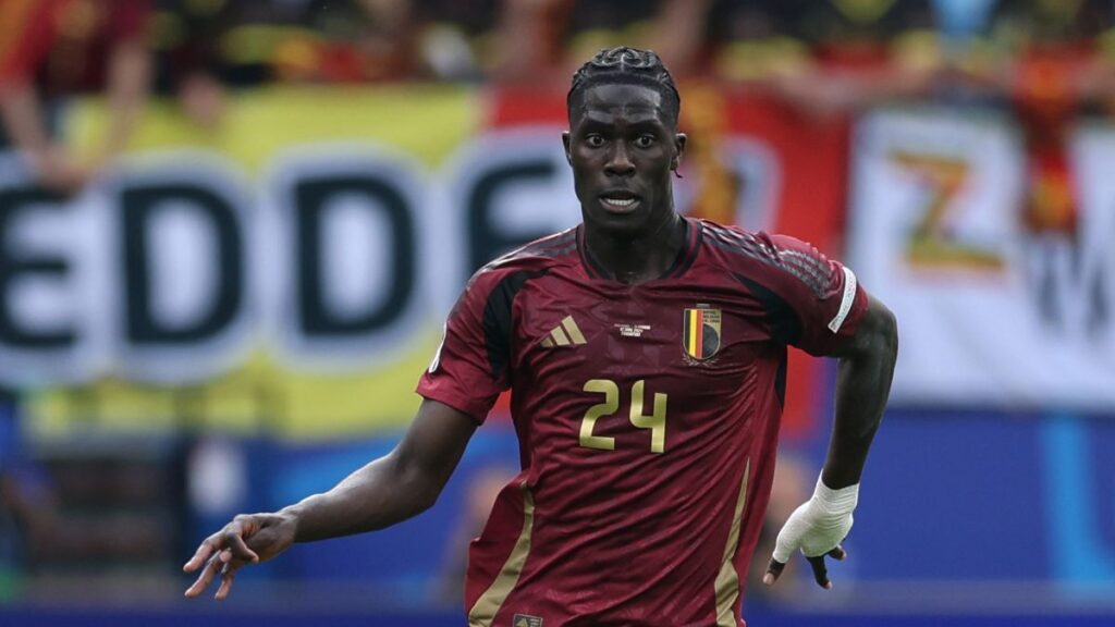 Más difícil para el Barça: El PSG irrumpe en la carrera por Amadou Onana