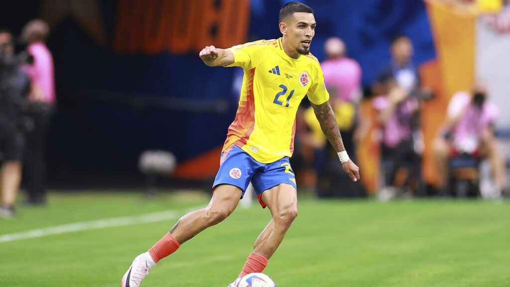 ¿Opción de futuro? Daniel Muñoz, el lateral estrella de Colombia que aún «sueña» con el Barça