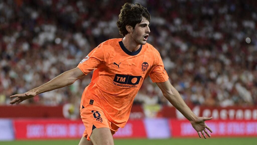 El Nápoles aprieta para dejar al FC Barcelona sin el fichaje de Javi Guerra