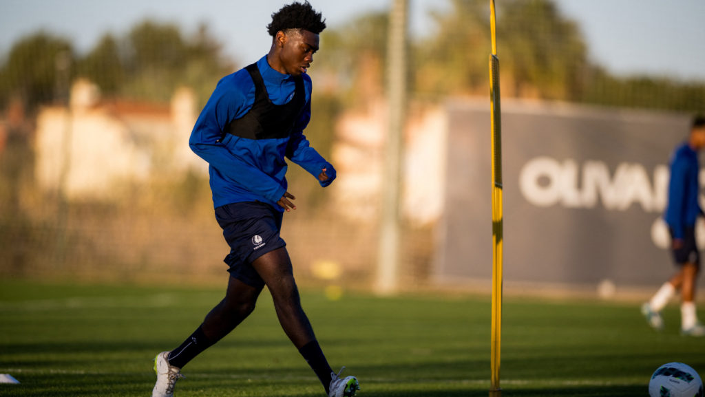 El FC Barcelona ve cada vez más lejos el fichaje de Jorthy Mokio