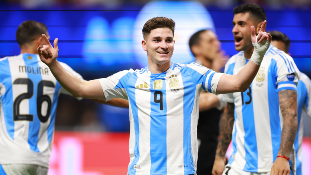 El PSG pone en riesgo el interés del FC Barcelona en el fichaje de Julián Álvarez