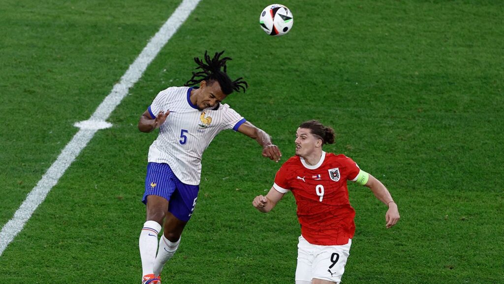 Jules Koundé, en modo ‘muro’ con Francia en el triunfo contra Austria