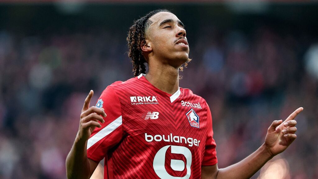 Leny Yoro solo querría jugar en el Real Madrid y estaría dando largas al PSG y Liverpool