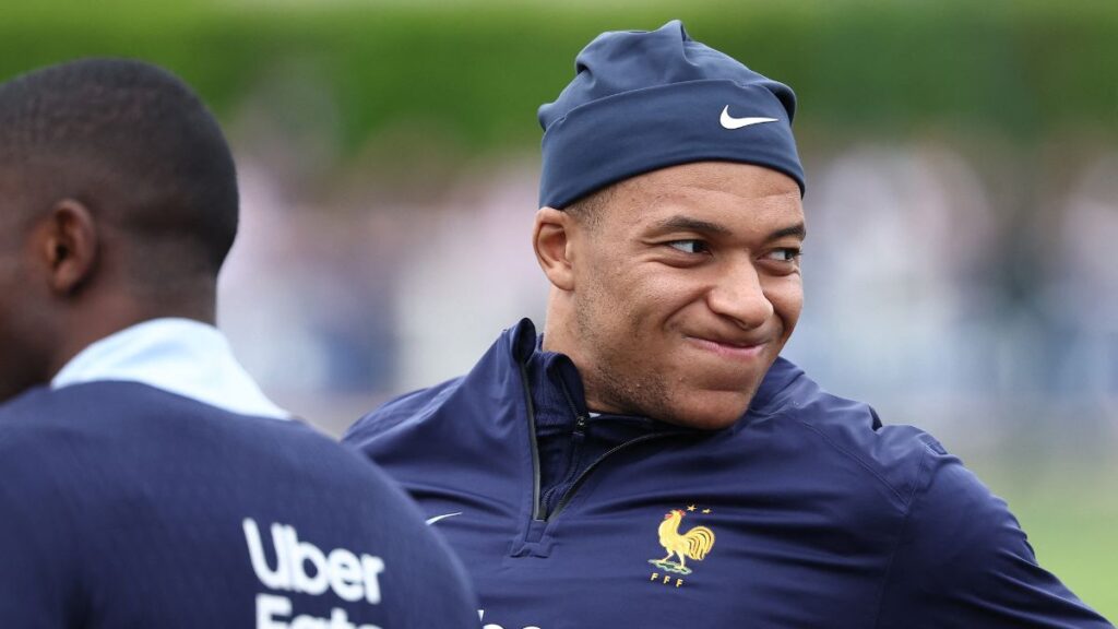 Tebas se ‘moja’ con el polémico sueldo de Mbappé en el Madrid y las presiones arbitrales blancas