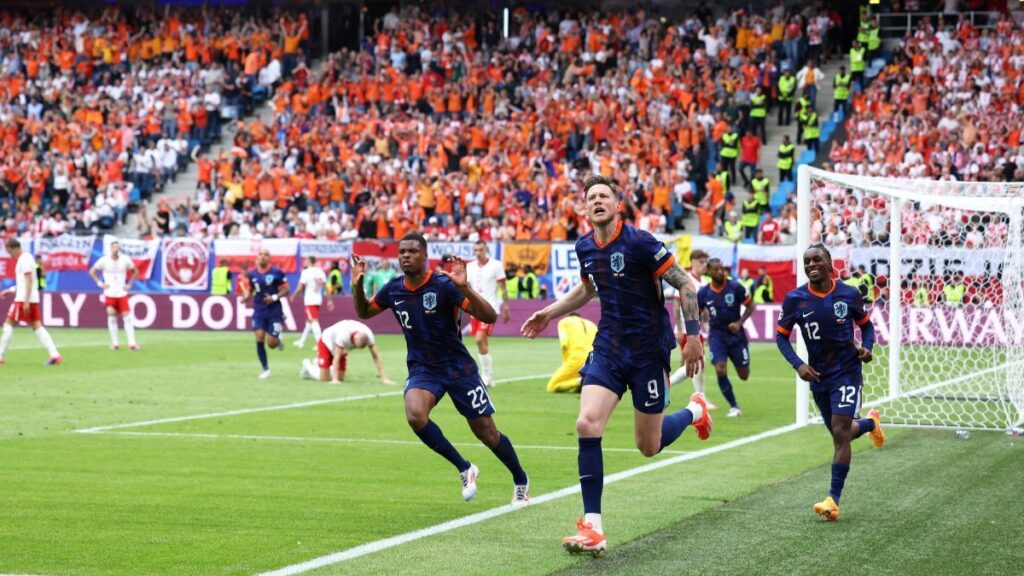 Países Bajos se sobrepone a la baja de Frenkie de Jong y remonta a una Polonia sin Lewandowski (1-2)