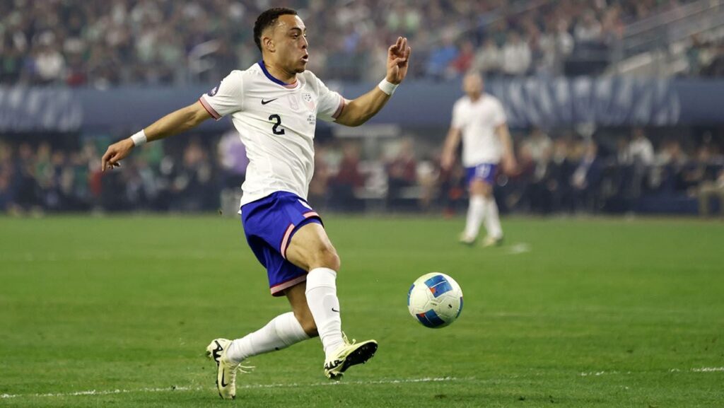Sergiño Dest, el ‘nuevo Dani Alves’ que ha terminado saliendo por la puerta de atrás del Barça