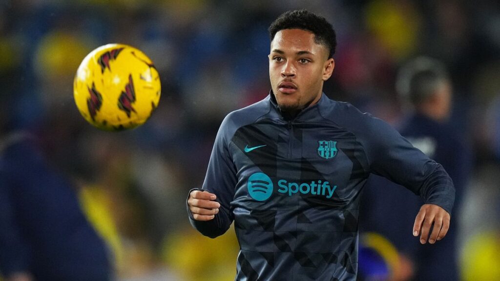Vitor Roque, sin margen de error en el Barça ante la salida de Marc Guiu