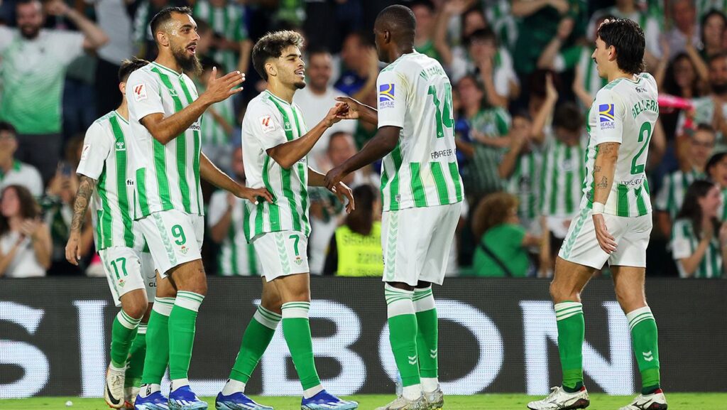 ¡Posible ingreso inesperado! El Barcelona permanece atento al futuro de un ex