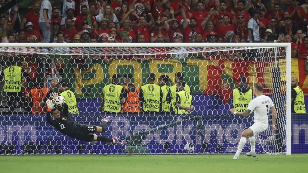¡Locura lusa! Diogo Costa mete a Portugal en los cuartos con una brutal tanda de penaltis (0-0)