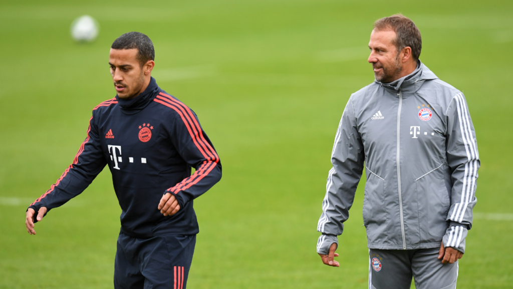 Thiago Alcántara visita la Ciutat Esportiva del Barça para decidir si acepta ser ayudante de Flick