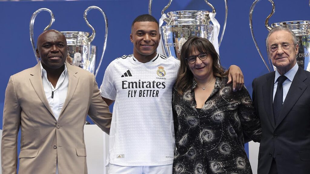 La madre de Mbappé saca a la luz los motivos por los que Kylian dejó el PSG por el Madrid