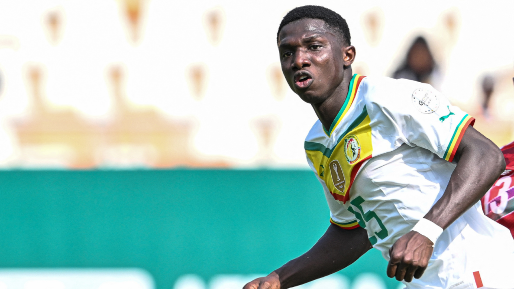 El FC Barcelona tendría a Lamine Camara como uno de sus ‘tapados’ para reforzar el mediocentro