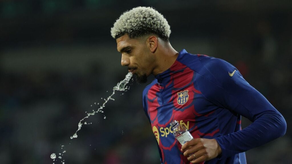 Ronald Araújo se quedó sin jugar en el que podría haber sido su último partido con el Barça