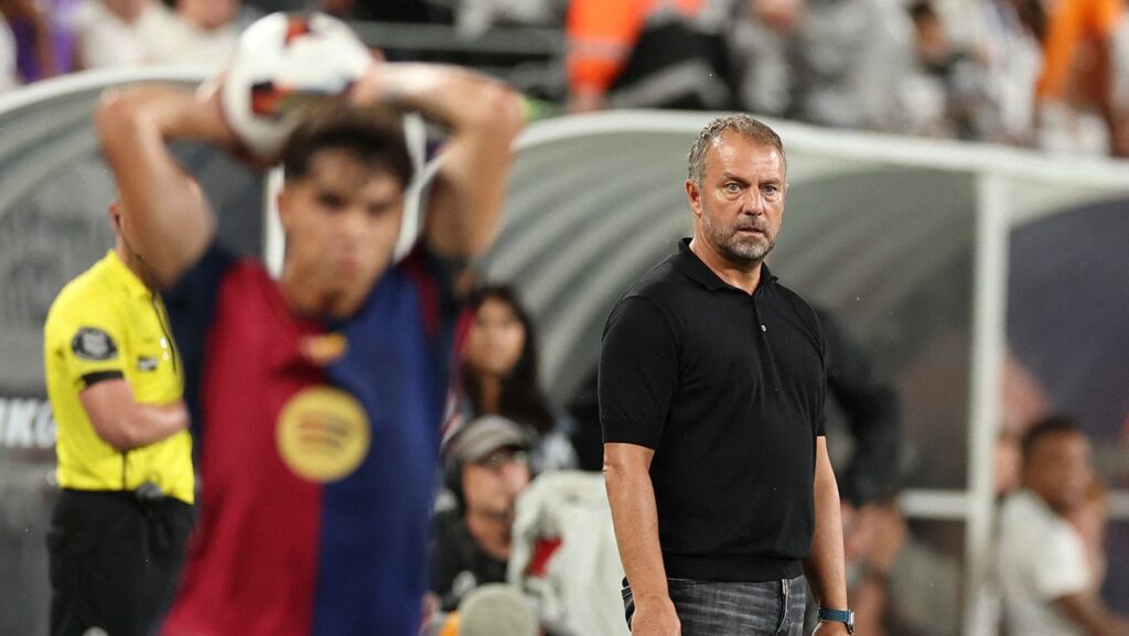 ¿Peligra el fichaje de Cancelo? Hansi Flick toma una decisión definitiva con el lateral izquierdo