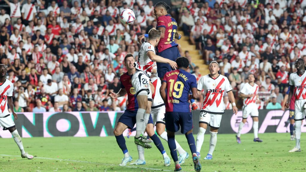 ¡Robo al Barça! Clamoroso penalti a Dani Olmo no pitado y discutible gol anulado a Lewandowski