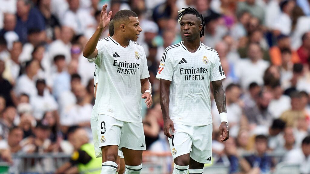 ¡Primer roce en el Madrid! El vídeo del desencuentro entre Mbappé y Vinicius