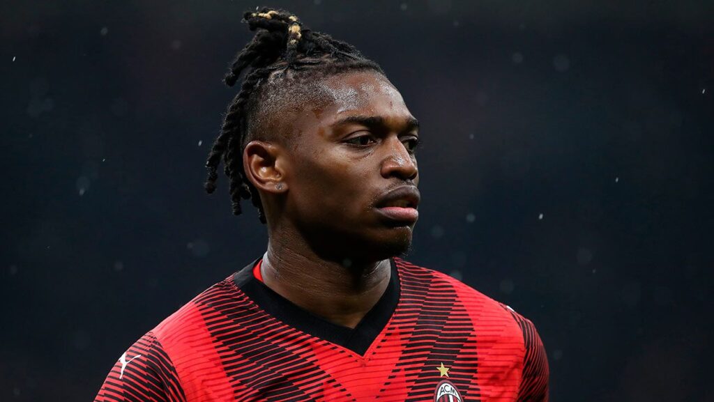 La última campaña del Milan permite soñar al FC Barcelona con Rafael Leao