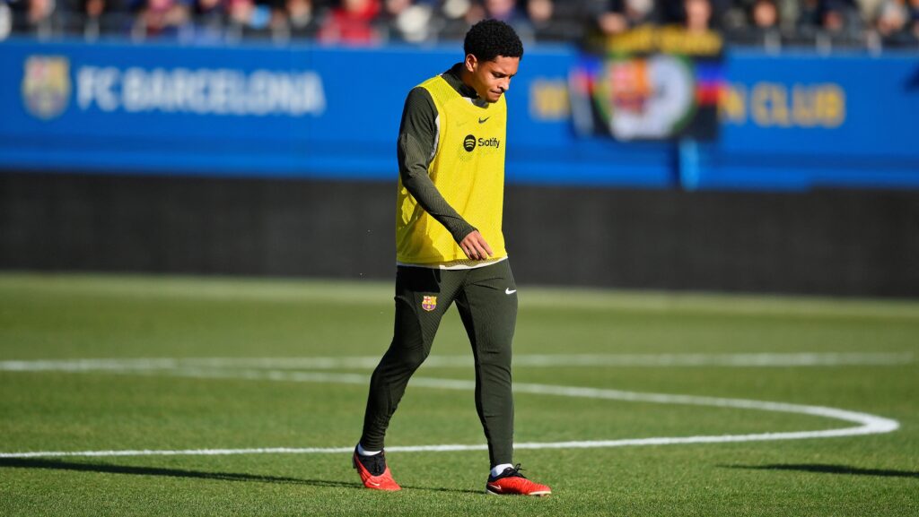 ¿Está a punto de salir del Barça? Vitor Roque vuelve a irse a casa sin entrenar