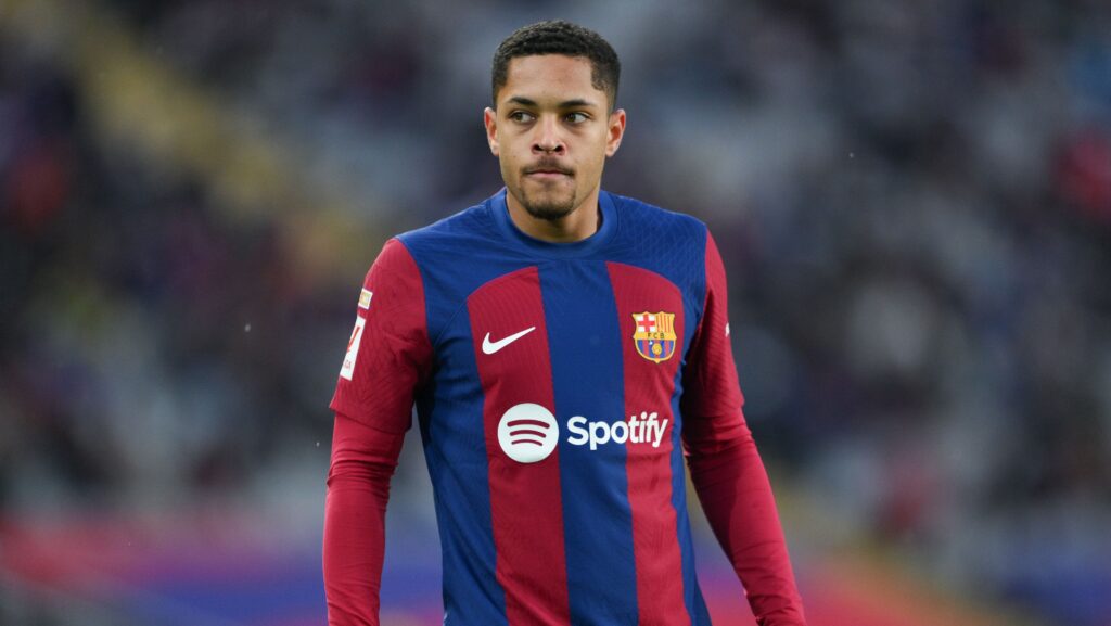 Vitor Roque se enfrenta al mayor dilema de su corta carrera futbolística