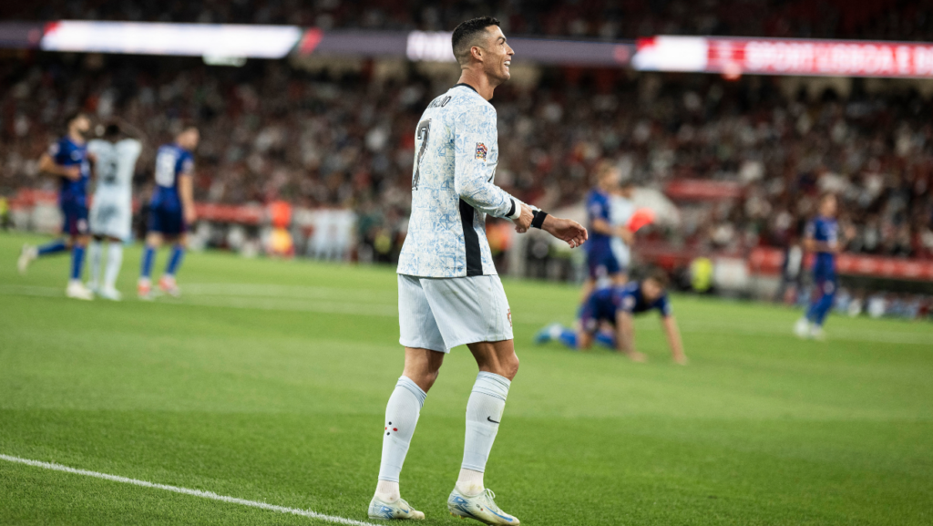 Cristiano Ronaldo alcanza los 900 goles oficiales y envía indirecta a Leo Messi