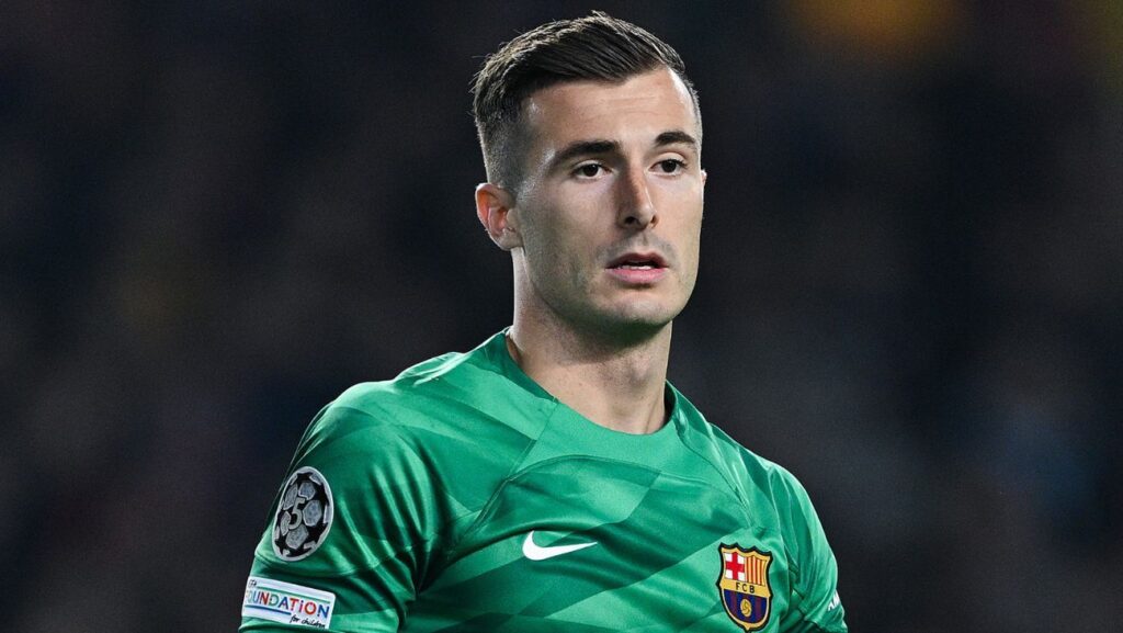 Flick despeja las dudas sobre el rol de Iñaki Peña tras los rumores del posible fichaje de Szczęsny