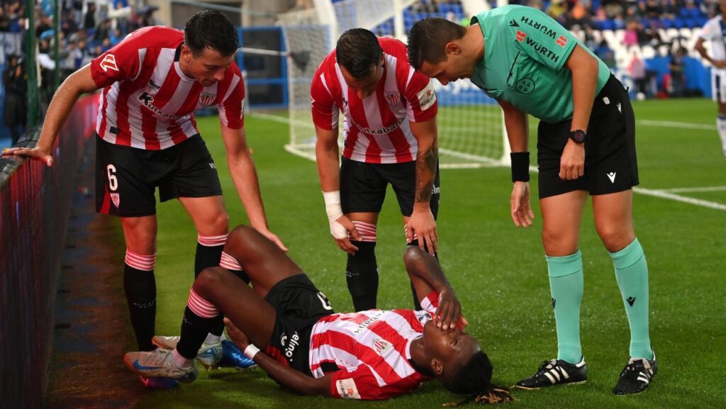 El Athletic pierde a Nico Williams ¡El delantero abandonó Butarque con muletas!