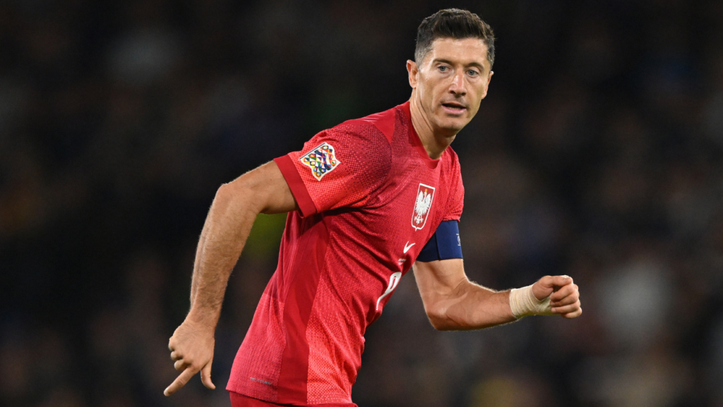 ¡Alerta, FC Barcelona! Lewandowski terminó el Escocia-Polonia con molestias físicas