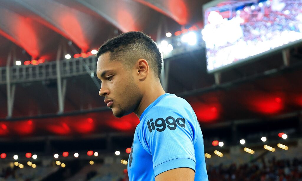 Vitor Roque rompe su silencio y ‘carga’ con dureza contra el FC Barcelona y Joan Laporta