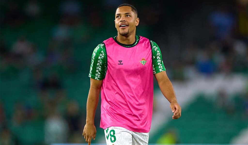 Continúa el ‘gafe’: ¡Vitor Roque, lesionado con el Betis!