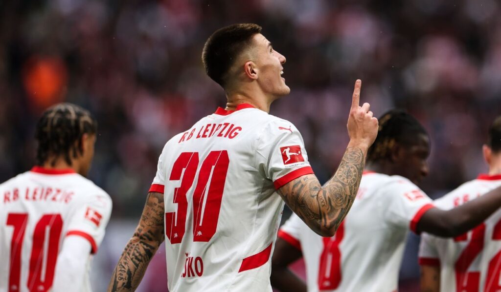 Otro gigante de la Premier League ‘amenaza’ al Barça en su interés por Benjamin Sesko