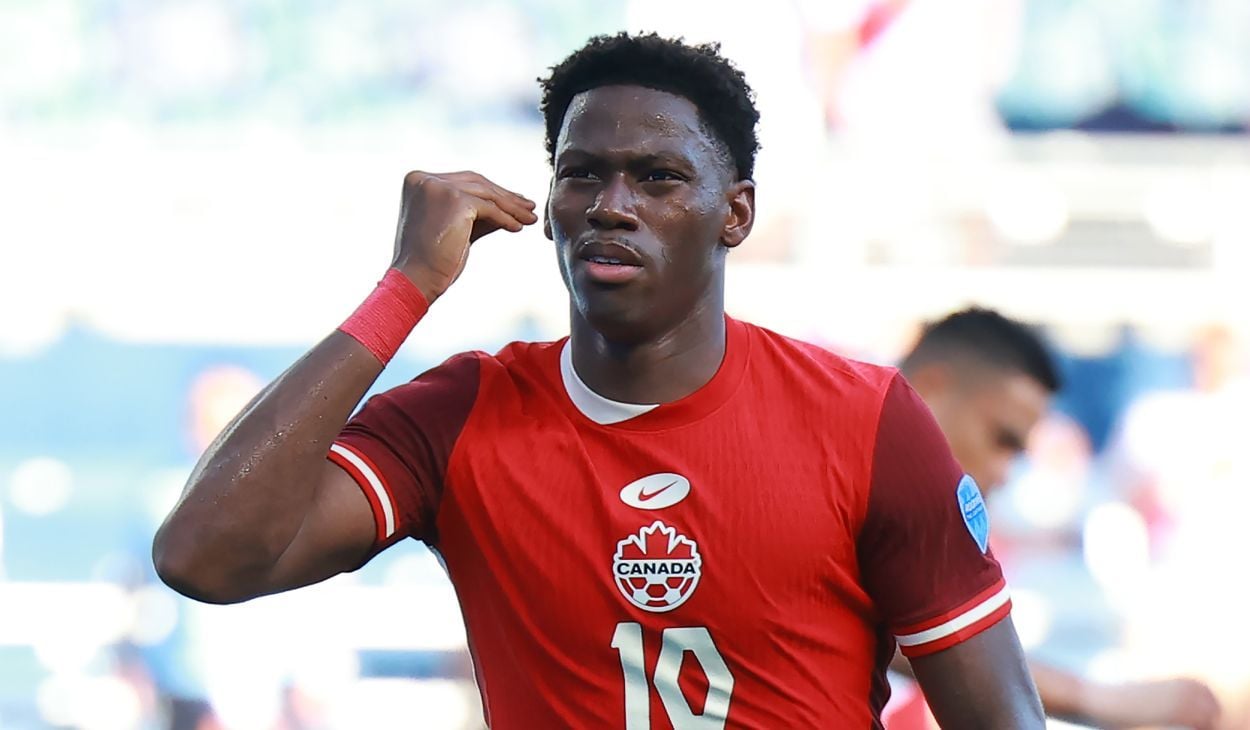 Los números que convierten a Jonathan David en el delantero ideal para el Barcelona