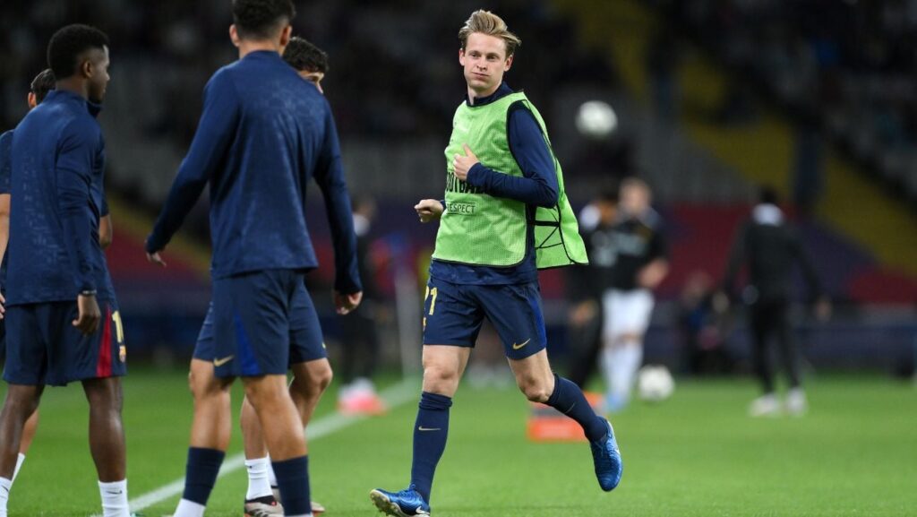 Koeman reaviva la polémica sobre el estado físico de Frenkie de Jong: «Jugó un poco y ya se asustó»