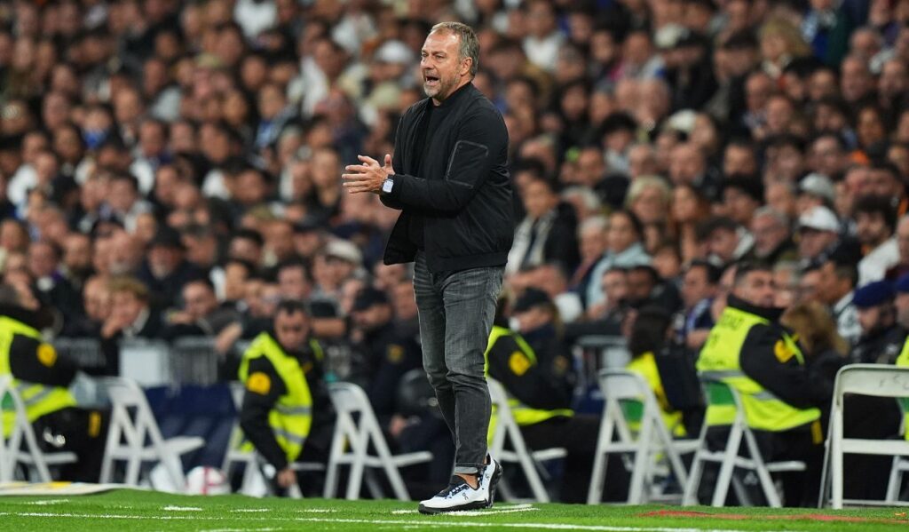 Hansi Flick se mostró cauto pese a la goleada ante el Madrid y ‘zanjó’ la polémica con Ancelotti