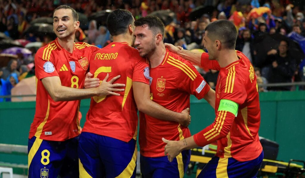 España gusta y golea ante Serbia y se mantiene invicta en la Nations League (3-0)