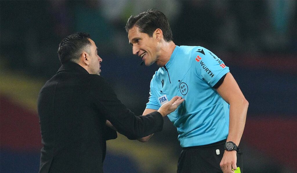 El árbitro que más desquició a Xavi la temporada pasada dirigirá el Barça-Espanyol