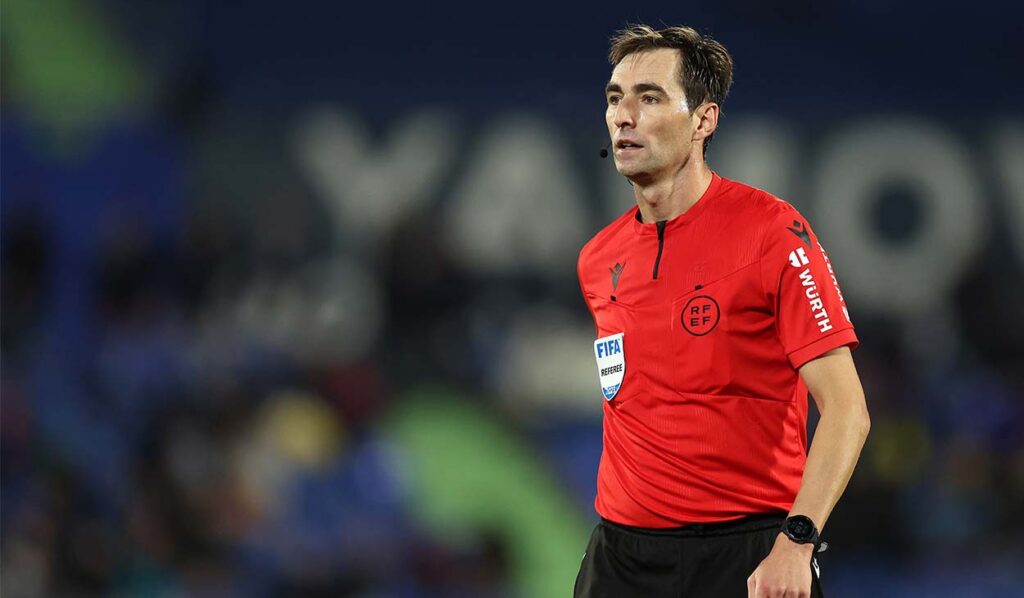CONFIRMADO: Este es el árbitro que dirigirá el FC Barcelona-Sevilla