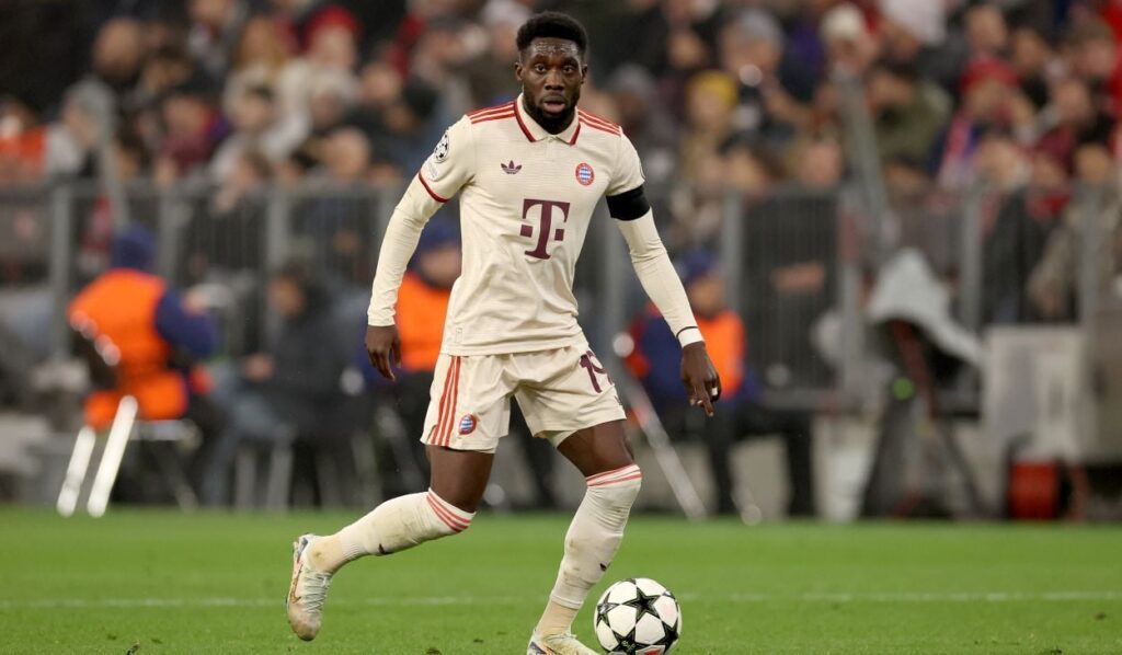 Hansi Flick insiste en Alphonso Davies y ‘amenaza’ su posible fichaje por el Real Madrid