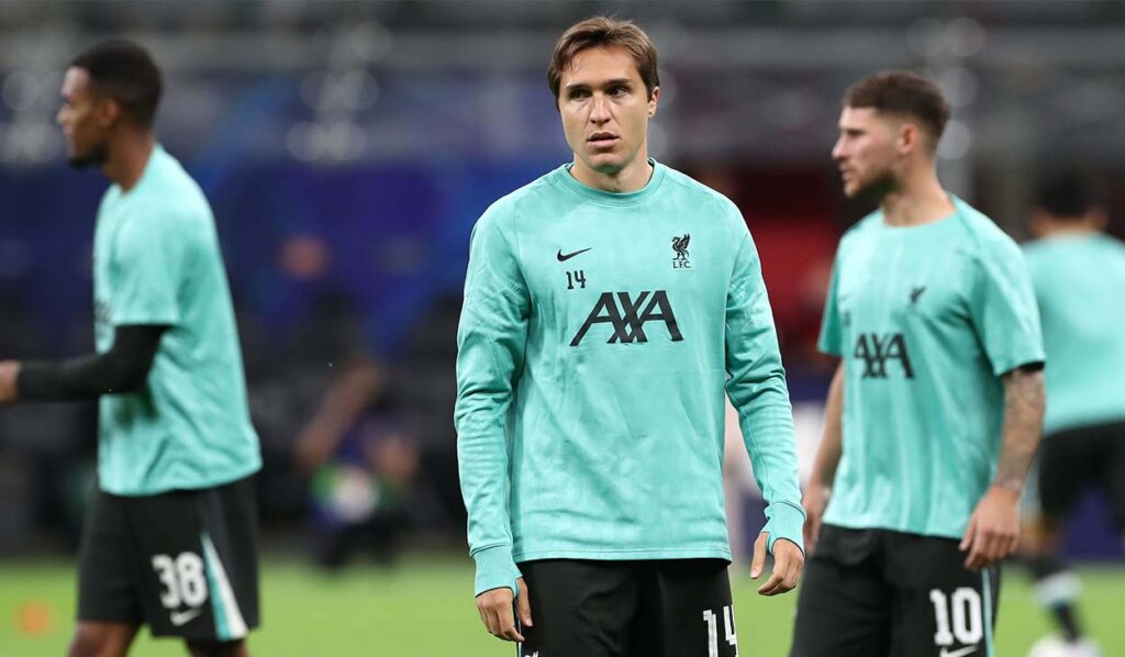 Rechazó al Barcelona y no encuentra lugar en Liverpool, Slot no cuenta con él