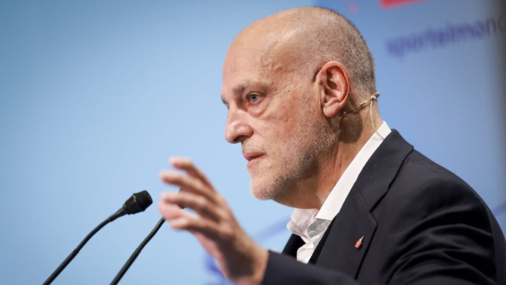 Tebas vuelve a ‘cargar’ contra el Barça por el ‘caso Dani Olmo’: «Pedimos que no sea inscrito»