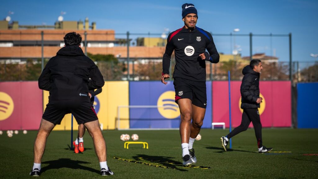 Ronald Araujo: Su agente asegura que la primera opción es renovar con el FC Barcelona