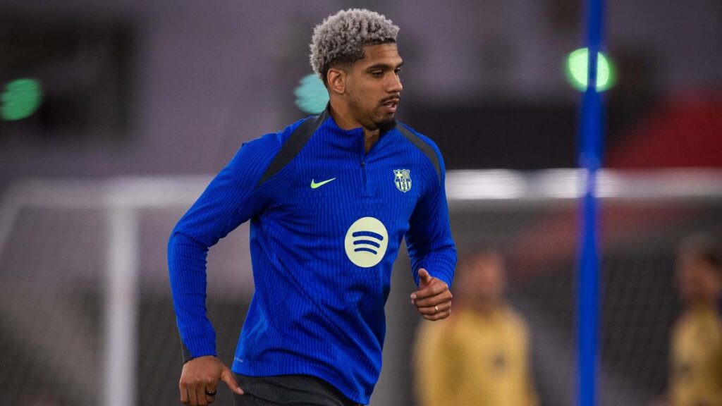 El FC Barcelona asegura el futuro de Ronald Araujo con un contrato hasta 2031