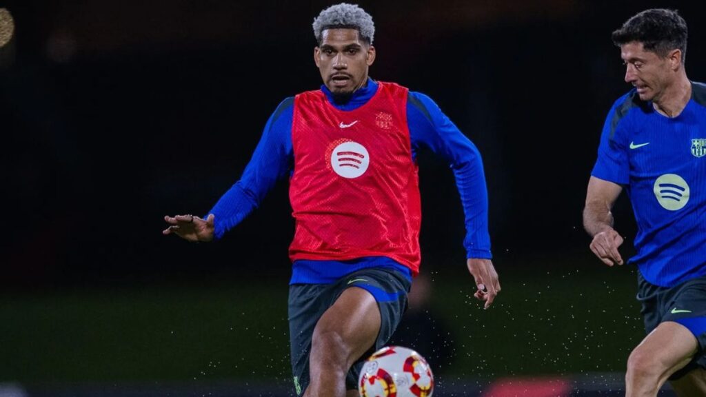 Un club ‘top’ de la Premier sigue de cerca la situación de Ronald Araujo y podría intentar ficharle