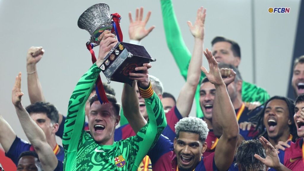 Brutal gesto de la plantilla: Ter Stegen levantó la Supercopa