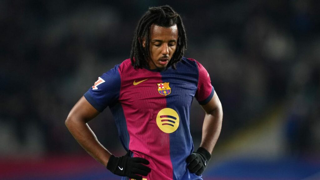Flick vuelve a castigar a Koundé: la razón de su inesperada suplencia ante el Rayo