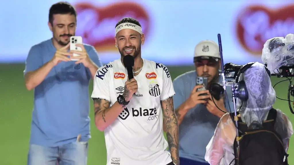 Neymar vuelve al Santos y regala un ‘show’ de regates en su redebut ante Botafogo