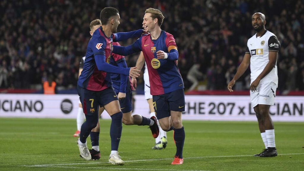 Vuelve el mejor De Jong: Titular, capitán y gol a los dos minutos
