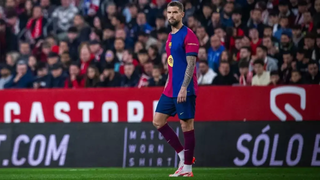 Iñigo Martínez volvió a la titularidad con el Barça por todo lo alto, ¡partidazo ante el Sevilla!