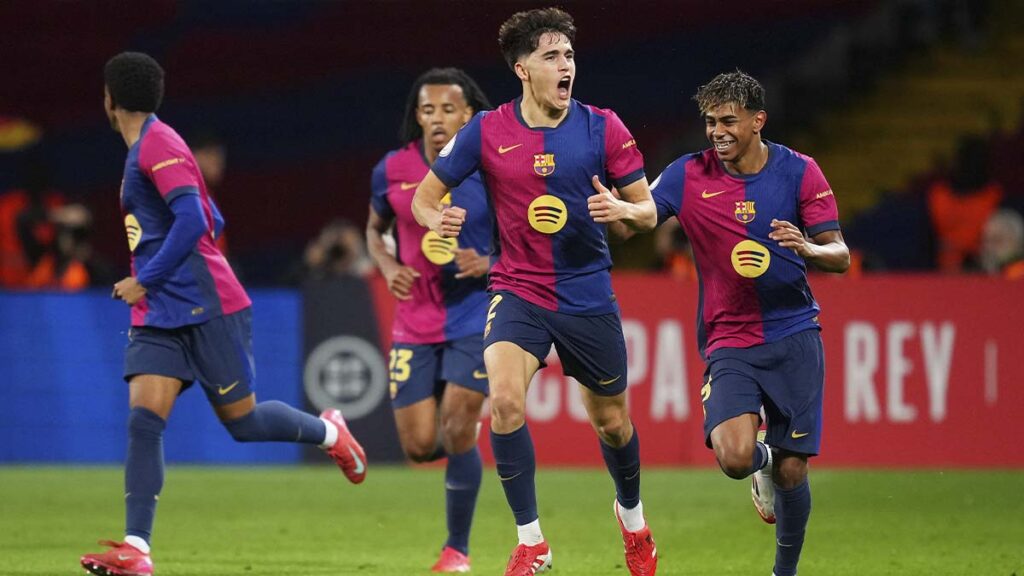 ¡Pau Cubarsí marca su primer gol oficial con el FC Barcelona!