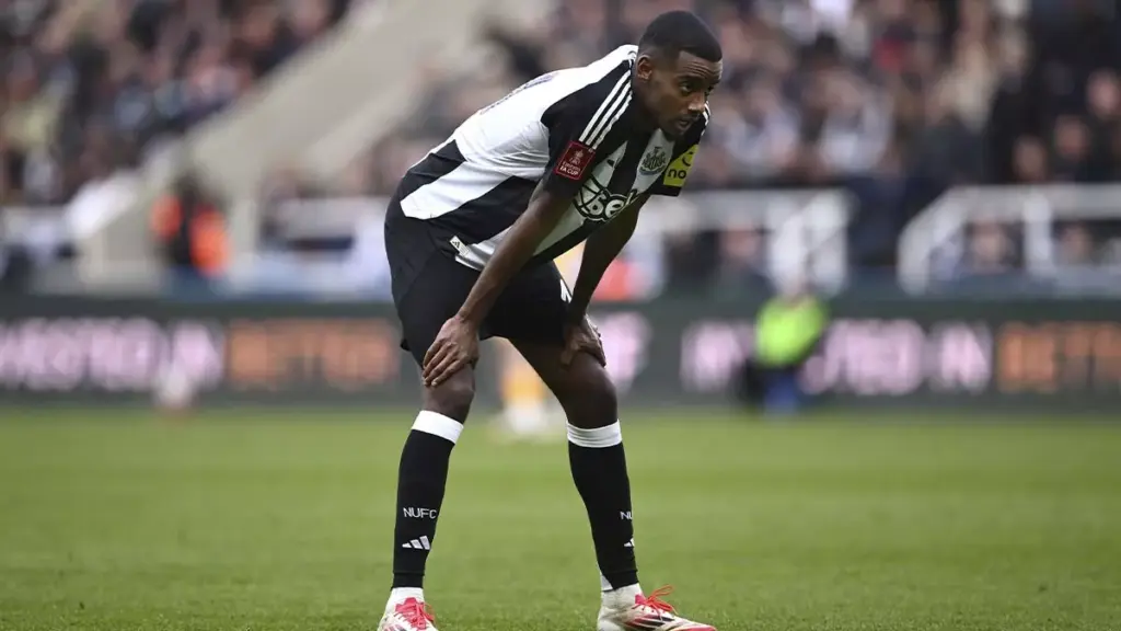 El Arsenal aleja a Alexander Isak de Barcelona con una oferta récord